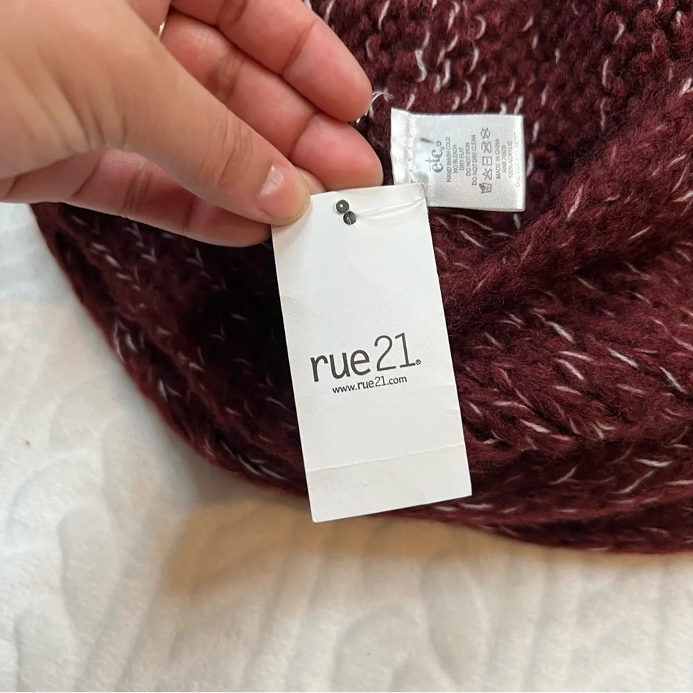 💗 *NEW* Rue21 - Red Knit Infinity‎ Scarf - Picture 3 of 4